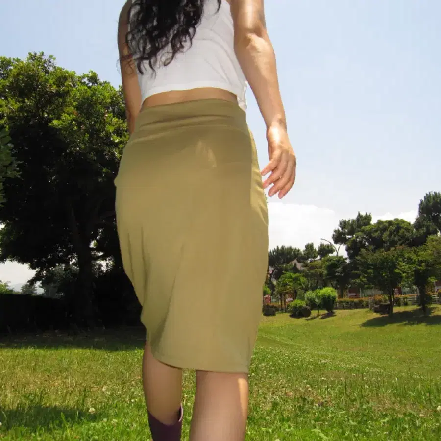 EARTHJIGU midi skirt (olive)