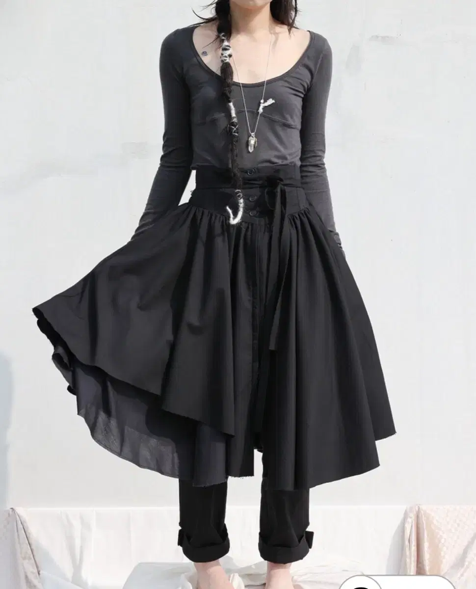 chiyagi Corset Ruffle Skirt in black 새상품