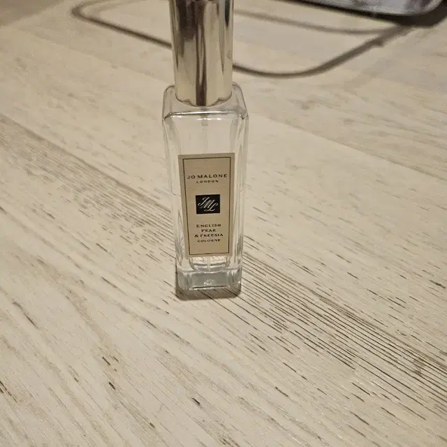 조말론 잉글리쉬 페어 앤 프리지아 코롱 30ml 팔아요.