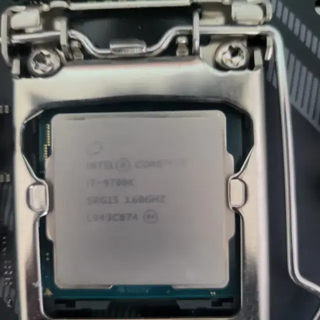 인텔 i7 9700k Z390메인보드 판매합니다.