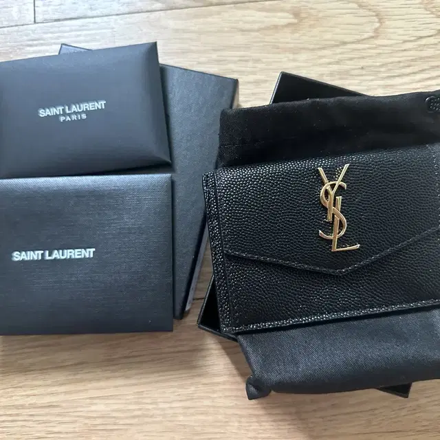 생로랑 입생로랑 카드지갑 (완전 새 상품)YSL 1GF0J 1000u