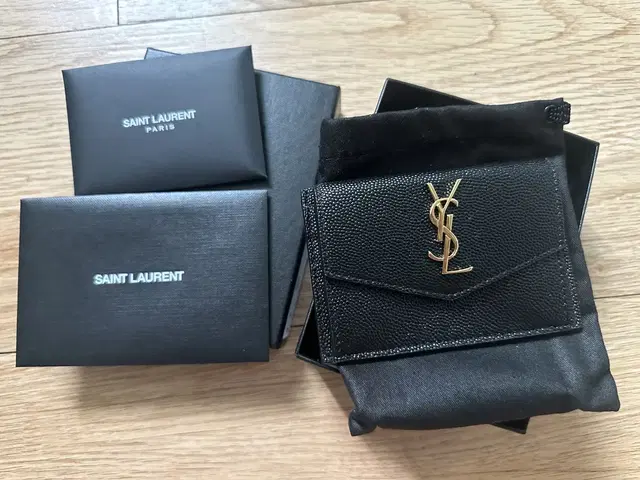 생로랑 입생로랑 카드지갑 (완전 새 상품)YSL 1GF0J 1000u