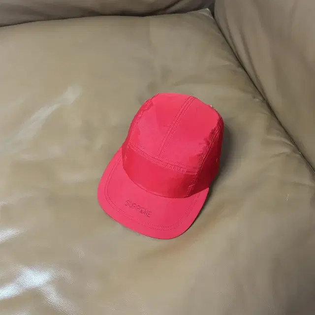 Supreme 슈프림 레드 캠프캡 모자 (Visor Logo Red)