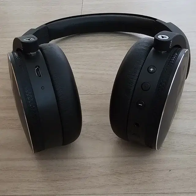 AKG Y50BT (무선 블루투스 헤드폰) + 충전케이블