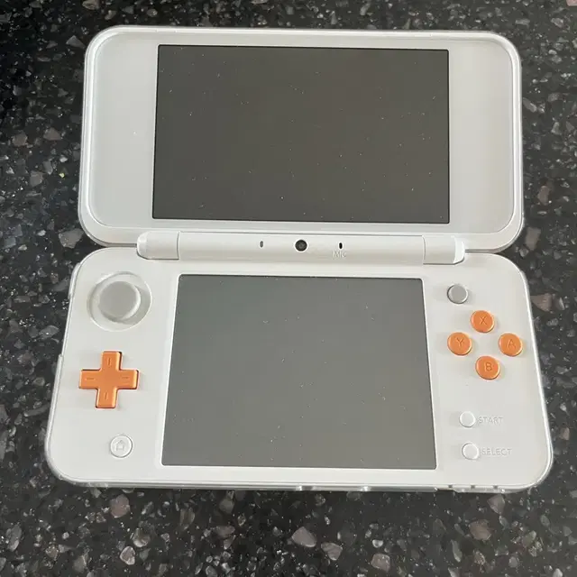 닌텐도 2DSXL 화이오렌지 상태A급 + 포켓뱅크 있음