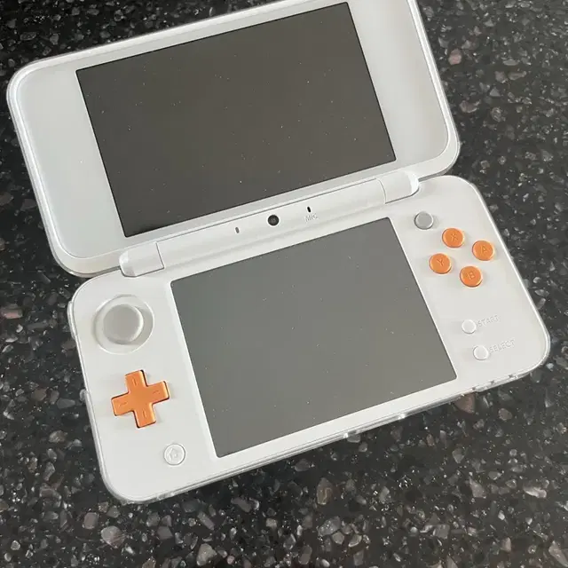 닌텐도 2DSXL 화이오렌지 상태A급 + 포켓뱅크 있음