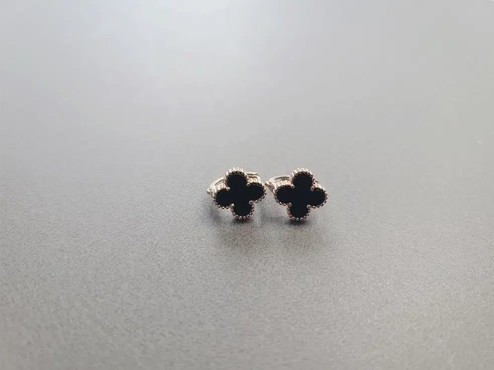 14K Mini Onyx Four Leaf Clover One Touch Earrings