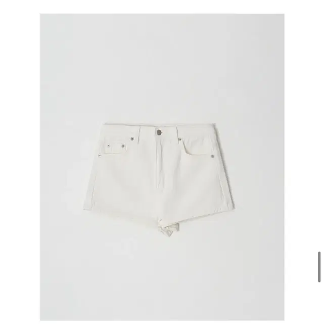 Leeds 리즈 더위시 New Roha denim shorts ivory