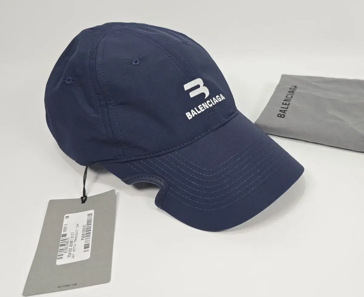 Balenciaga hat ( M )