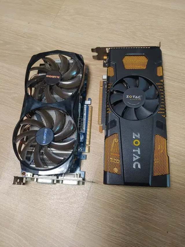 GTX 560 그레픽 카드