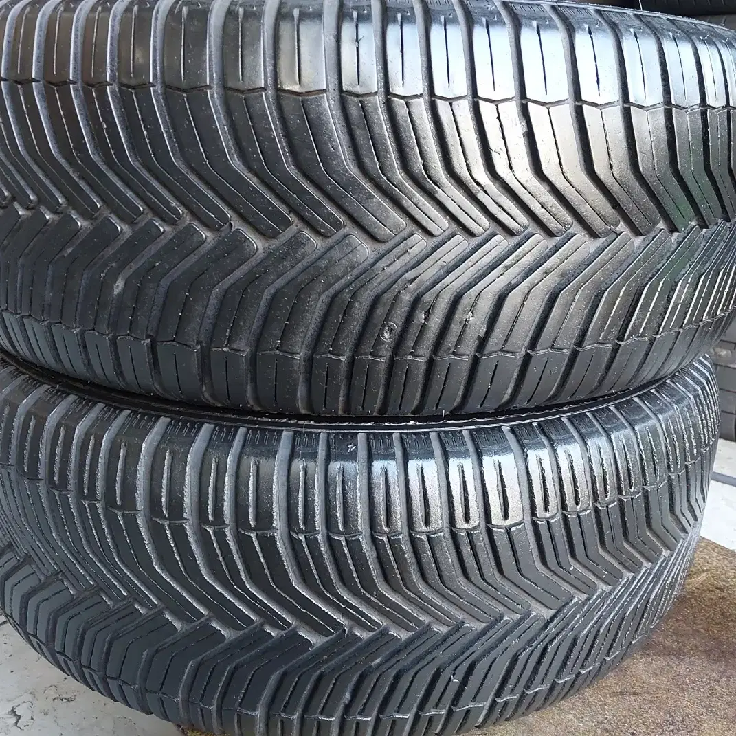 중고타이어 215/55R17 98W 미쉐린타이어 크로스클라이밋 2본 세트