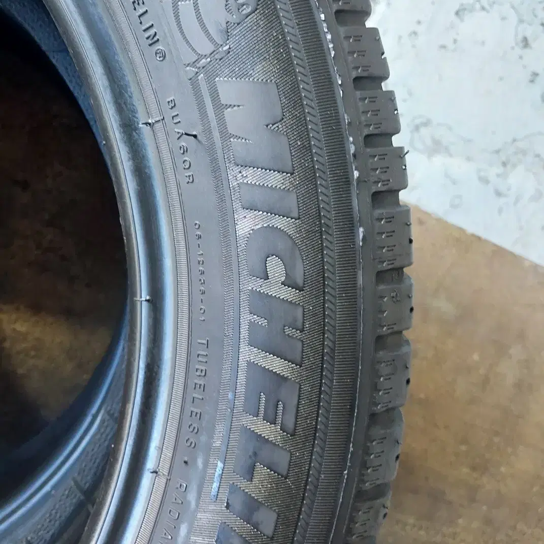 중고타이어 215/55R17 98W 미쉐린타이어 크로스클라이밋 2본 세트