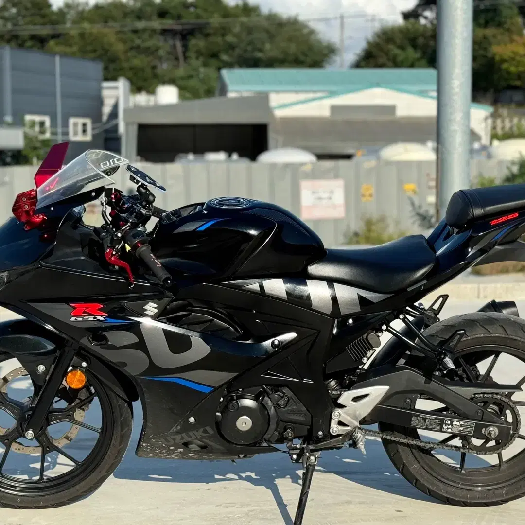 스즈키 gsxr125 짧은 키로수 저렴히 판매합니다.