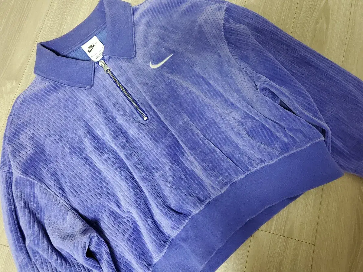 Nike SportswearWomen's Velour Quarter Zip TopM