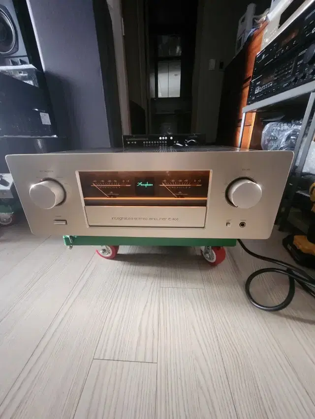 아큐페이즈(Accuphase) E-406 인티앰프