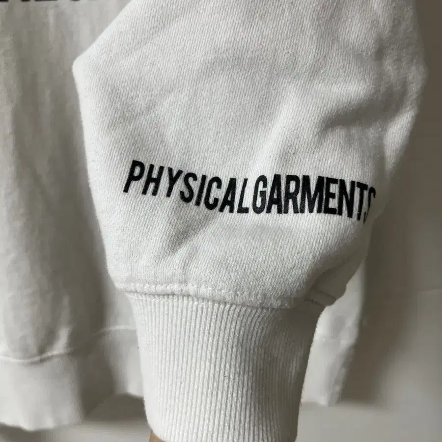 PHYSICAL GARMENTS 맨투맨