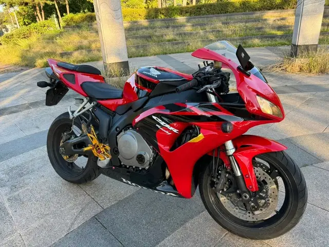 혼다 cbr1000rr 07년식 짧은키로수 팝니다