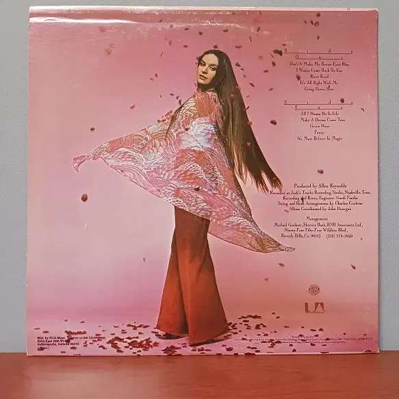 Crystal Gayle " Don't It Make My Brown E