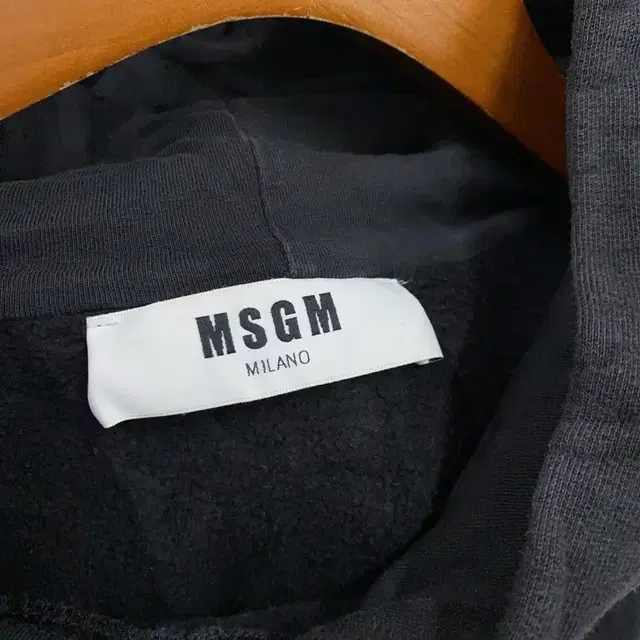 엠에스지엠 MSGM 밀라노 블랙 오버핏 후드티 105 A06806