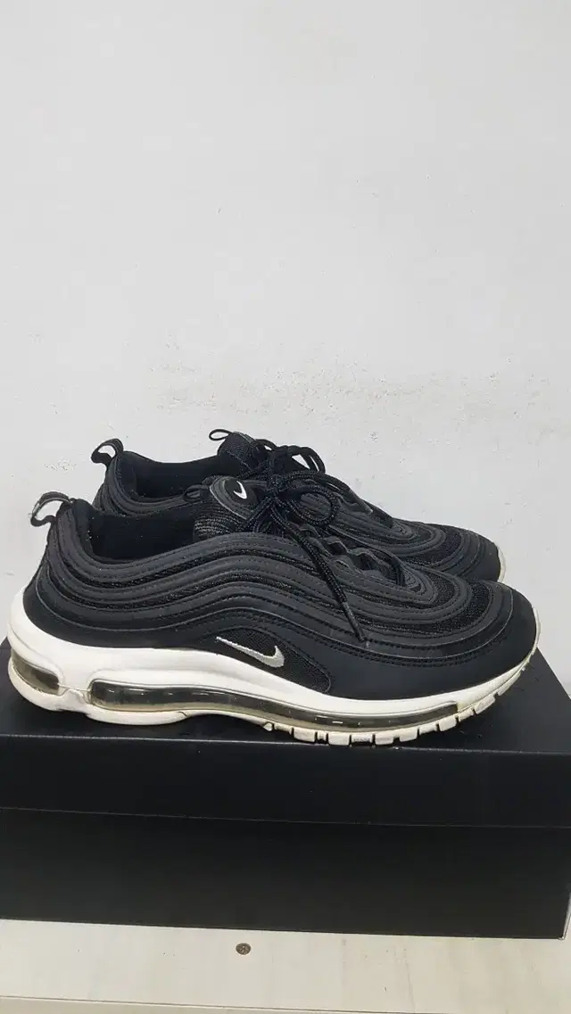 택포 255~260 정품 NIKE AIR-MAX 97 쿠션 스니커즈!