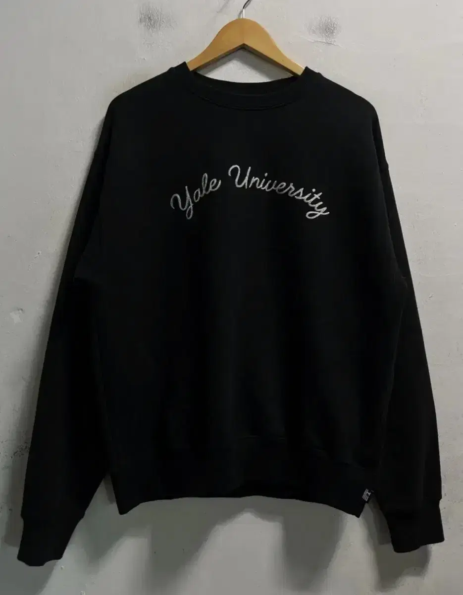 95-100 YALE Loose Fit Sweatshirt Authentic