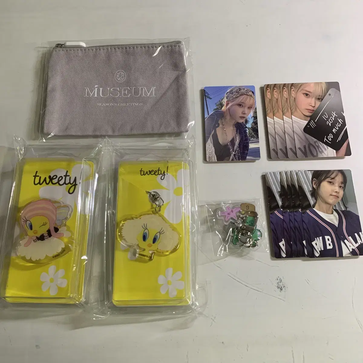 iu tweety griptalk keyring sigpouch warming photocard bulk wts