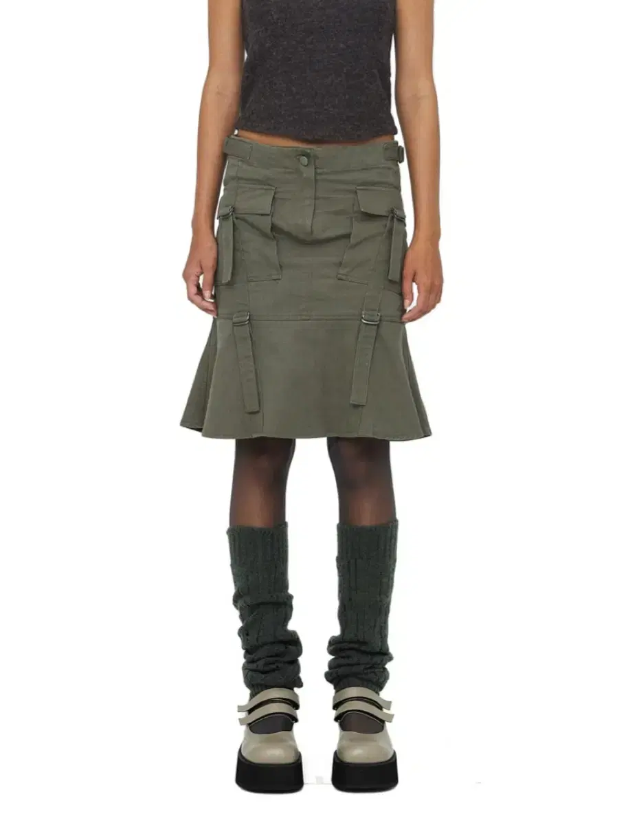 세릭 STRAP FLARED CARGO SKIRT 카키/ 2(S)