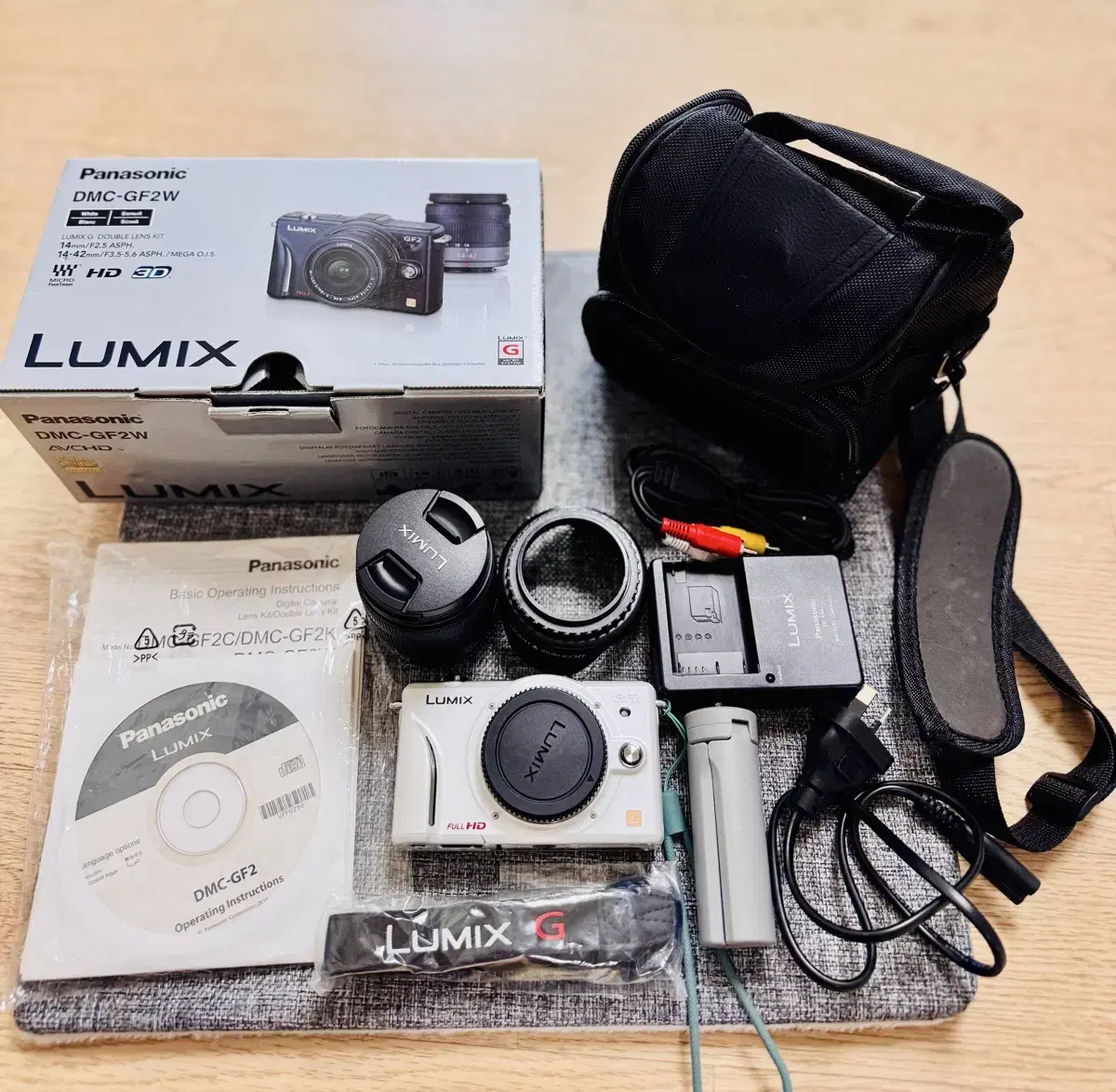 Ultra-compact interchangeable lens Lumix GF2 White Camera