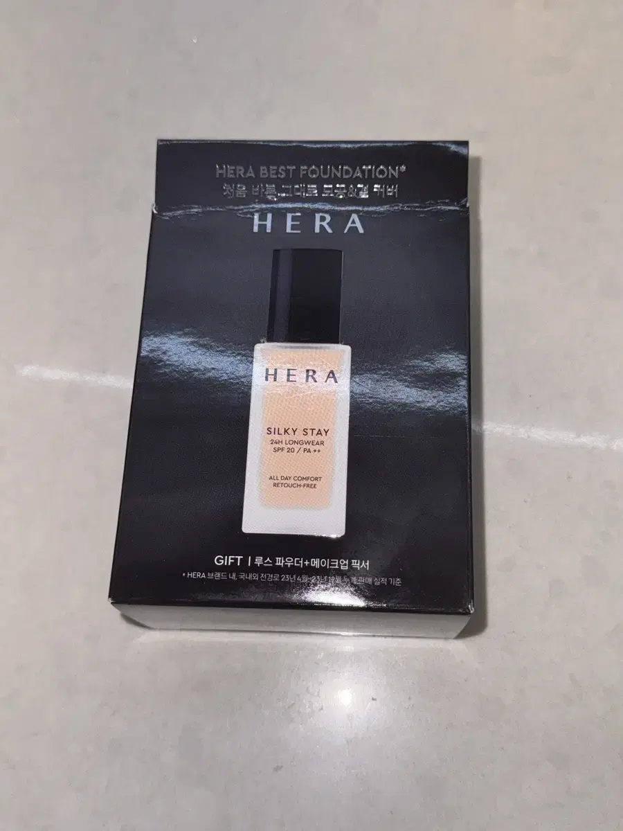 HERA Silky Stay Foundation 17N1