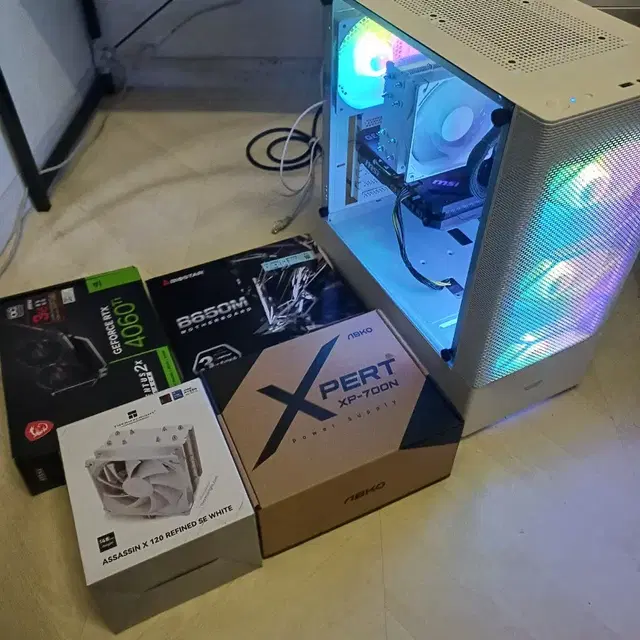 (신품)라이젠7500F 4060ti 화이트 본체 컴퓨터