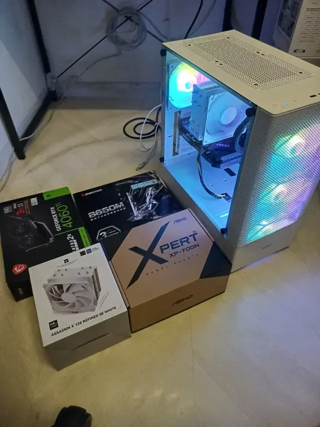 (신품)라이젠7500F 4060ti 화이트 본체 컴퓨터