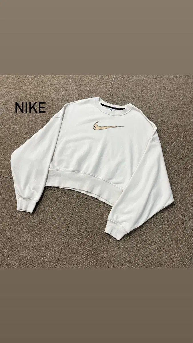 [Women's Nike Big Logo Crop Top