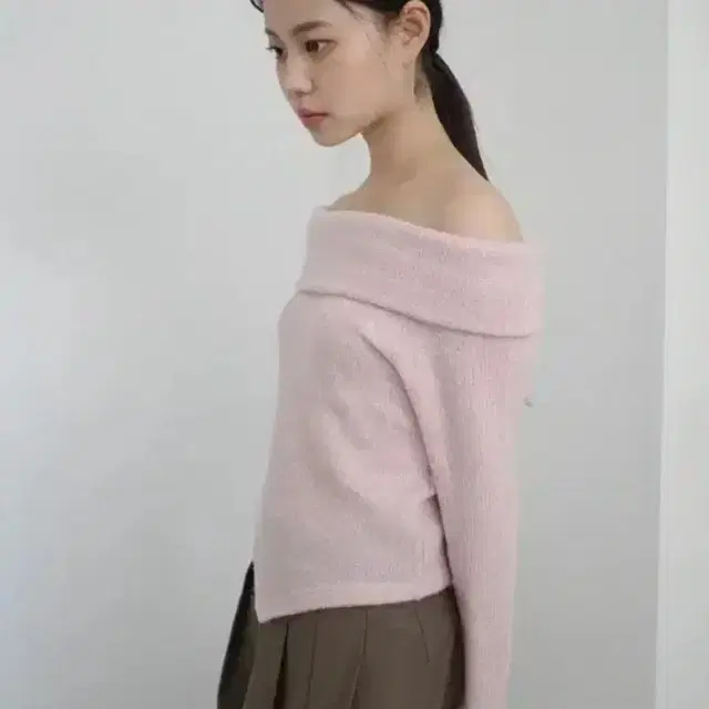 팁씨 sophie offshoulder knit 오프숄더 니트