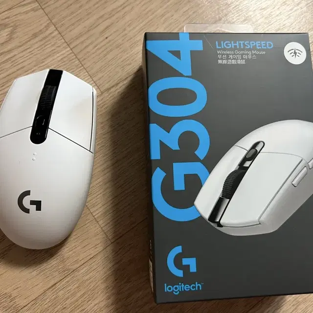 로지텍 G304 화이트 판매합니다.