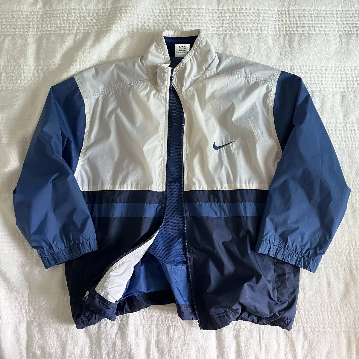 NIKE 90's " Big Swoosh " windbreaker