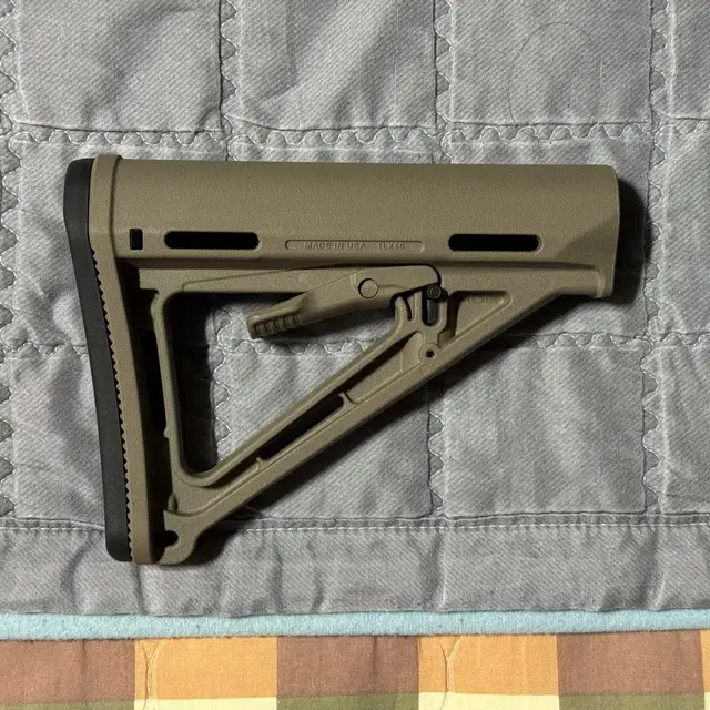 맥풀 오리 스톡 (magpul MOE stock) FDE 탄색