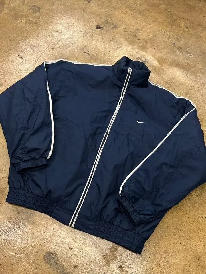 [Authentic/100] Nike Old School Windbreaker