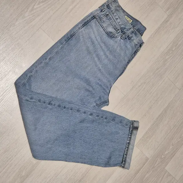 제이크루  Classic jean in six-year wash