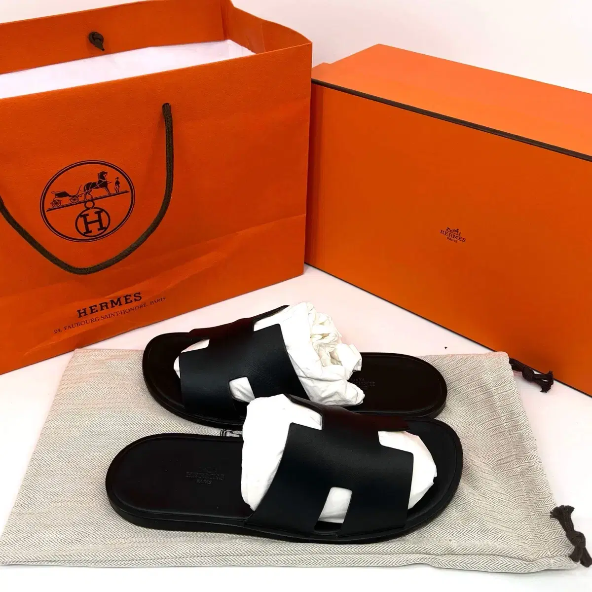 [41] Hermès Izmir Slippers Black