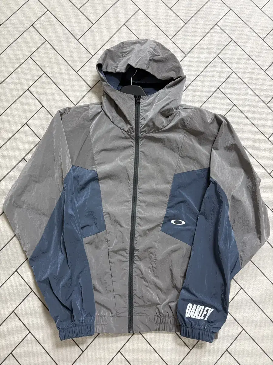 Oakley Windbreaker