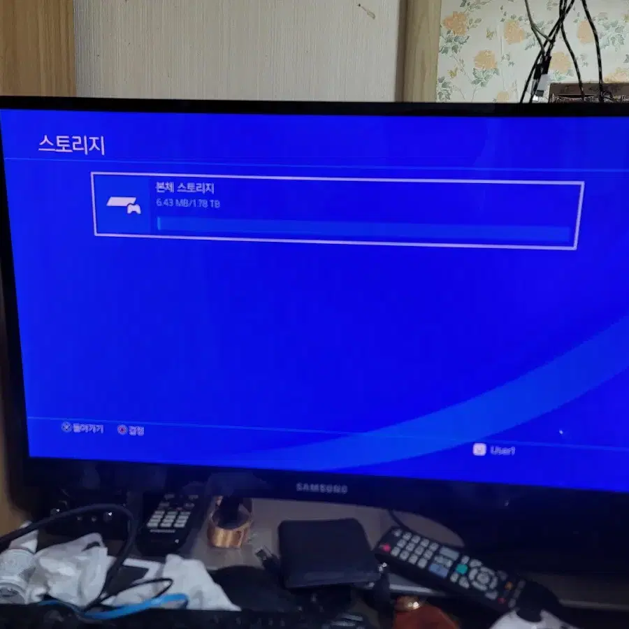 신형 ps4 pro 7218c 2tb 버전 10.01 풀셋 판매 합니다