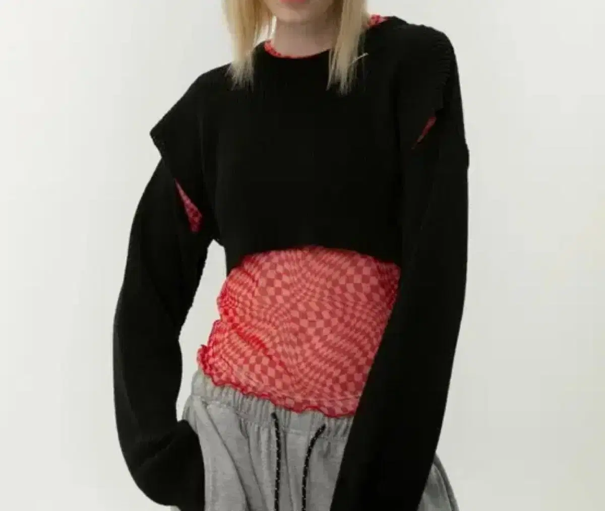 Studio Canteen Metal Tab Slit Cropped Crew Neck Knit Blandon