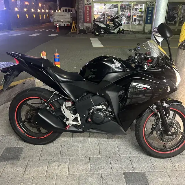 CBR125R