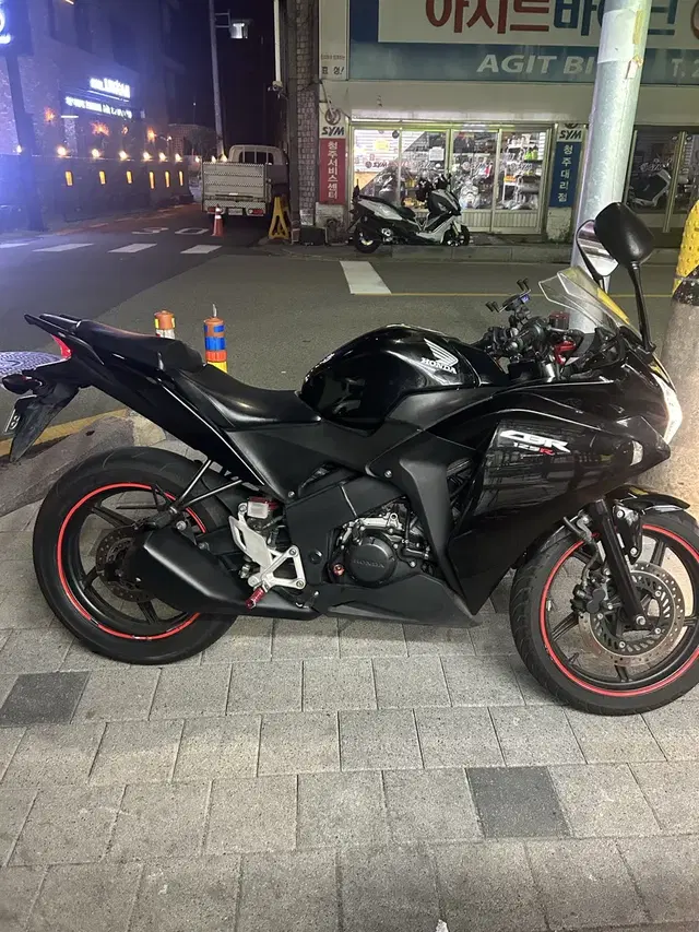 CBR125R