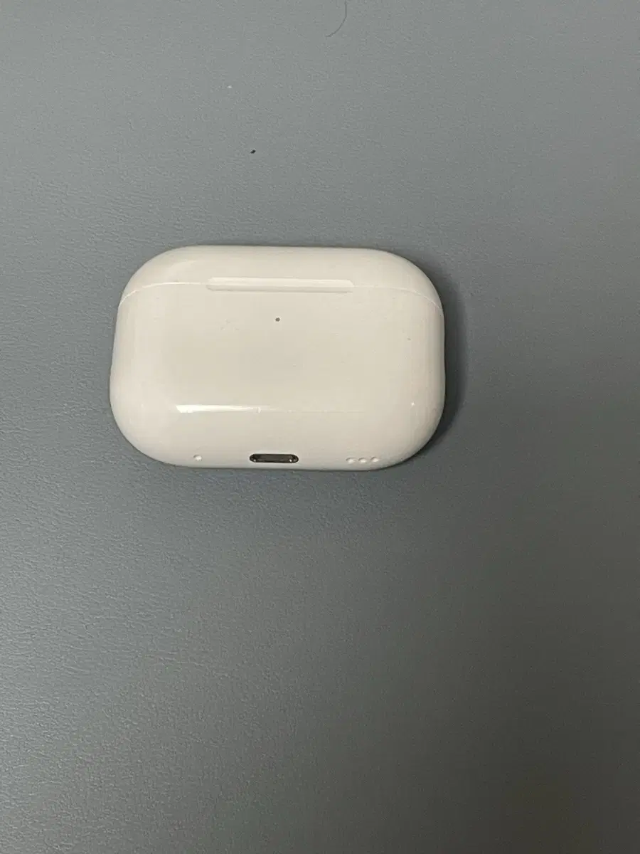 Sells AirPods Pro 2 body (8-pin) only