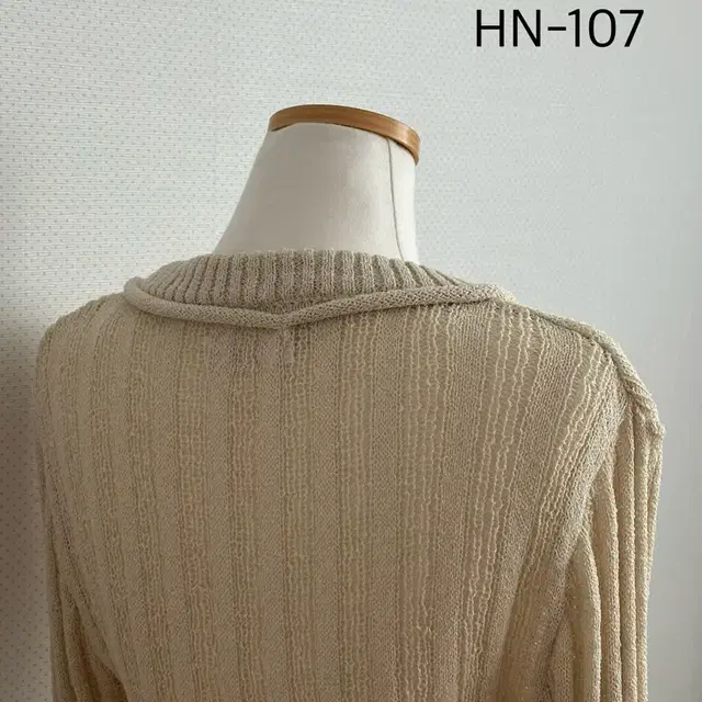 단추브이넥니트 HN-107