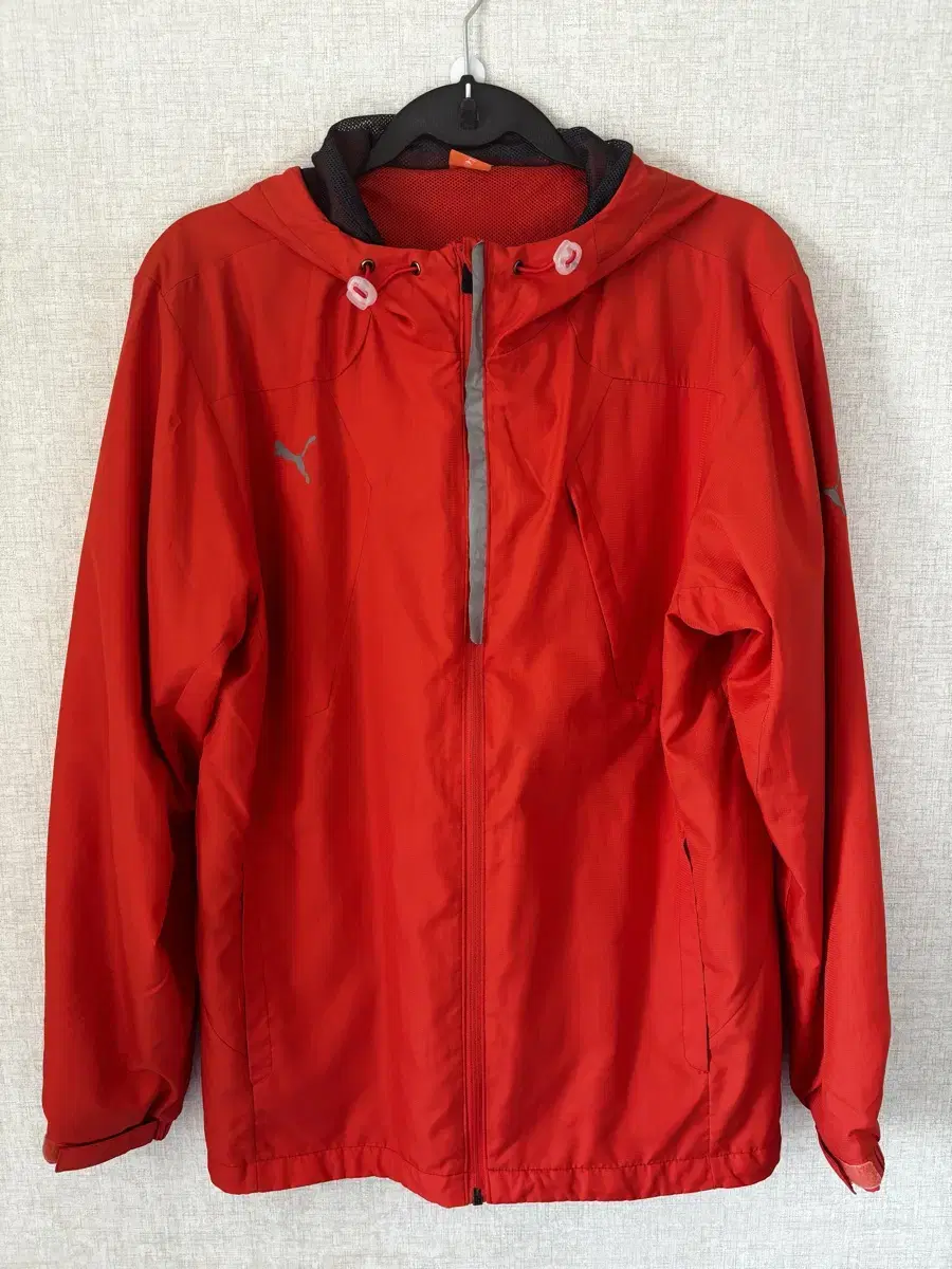 Puma Woven Zip Up Windbreaker L sells.