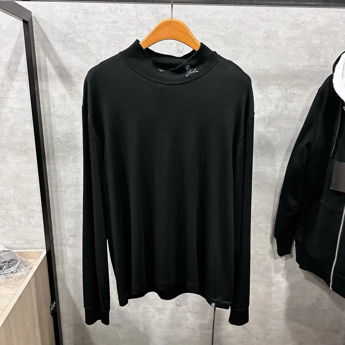 (Genuine/New) Mastermind Men's Black Cotton Long Sleeve 85% off