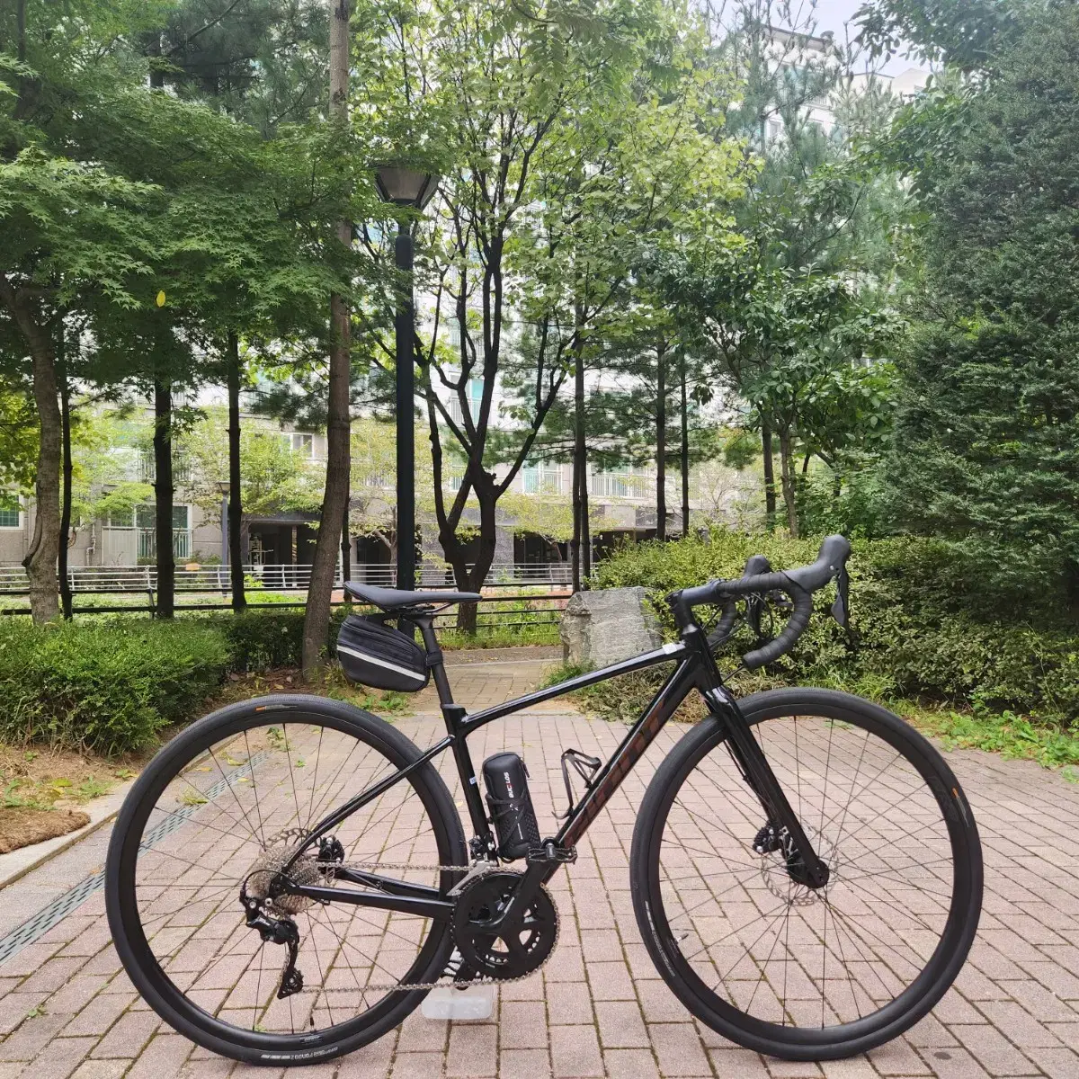 (Road Bike)Giant Contend AR1 XS Quick sale.