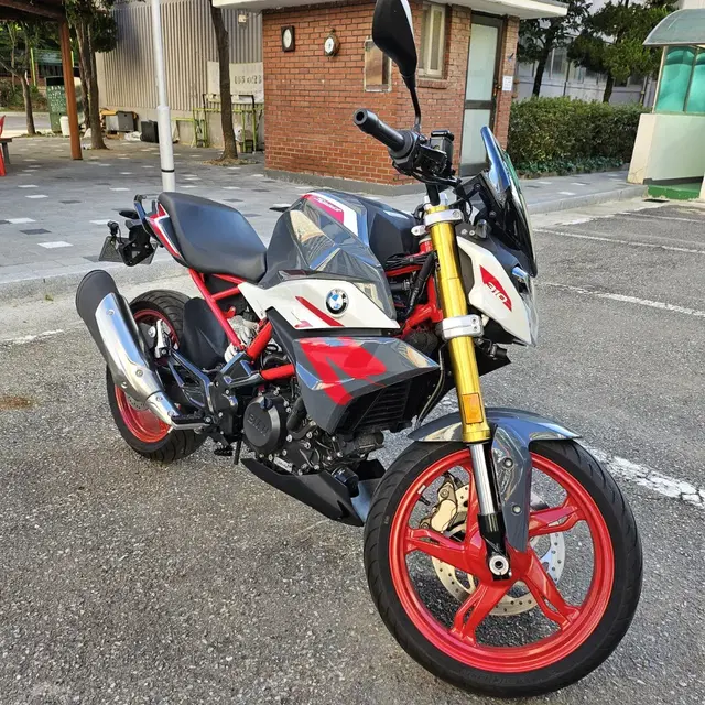 21년식 bmw g310r 판매합니다.